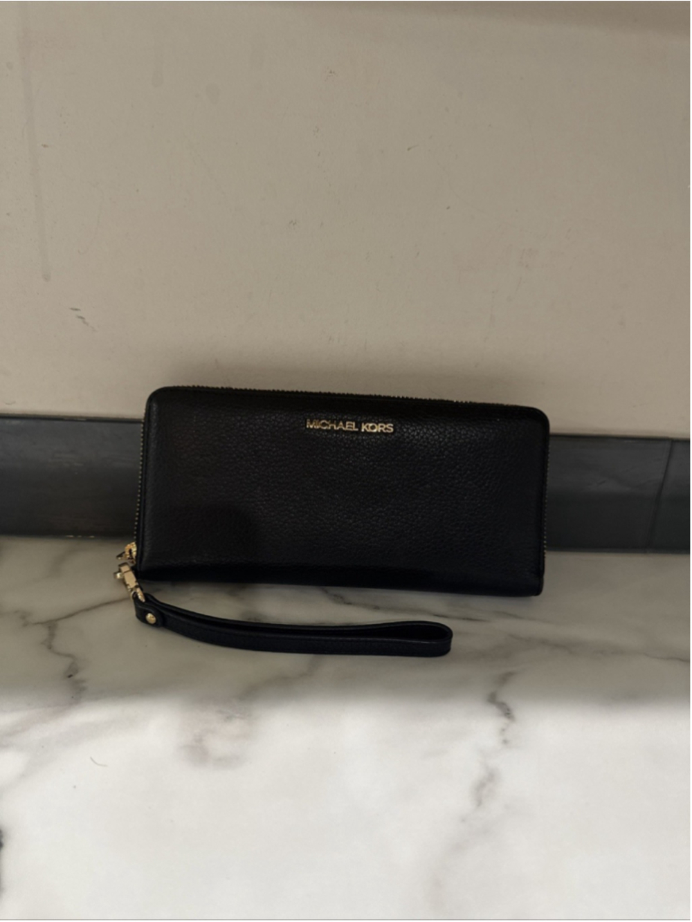Michael Kors Jet Set Travel Large Continental Wallet Black wristlet EUC